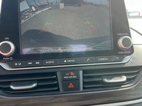 Used 2025 Nissan Altima 2.5 SV FWD image 43