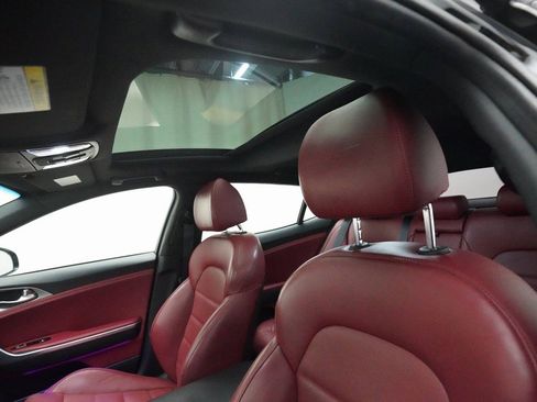 Used 2018 Kia Stinger GT2 image 32