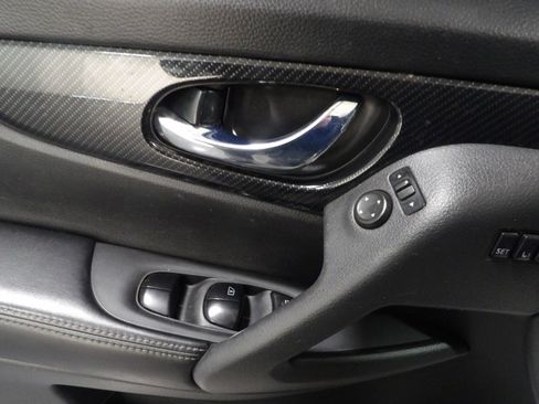 Used 2018 Nissan Rogue SL image 9