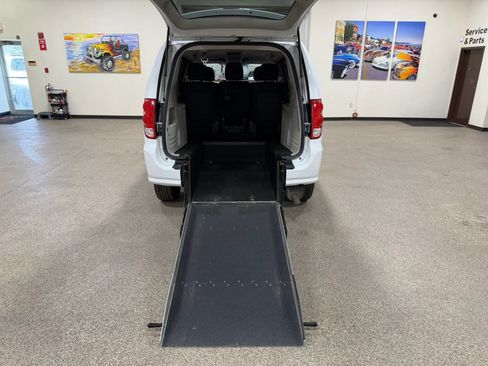 Used 2019 Dodge Grand Caravan SE FWD image 52