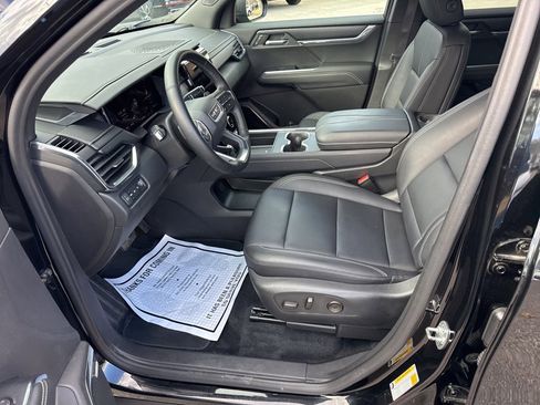 Used 2024 GMC Acadia Elevation image 12