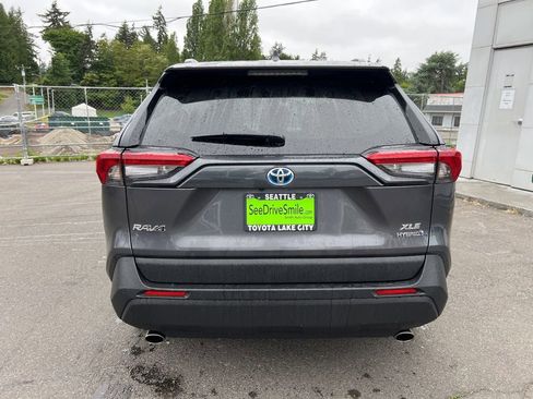 Used 2022 Toyota RAV4 XLE w/ Convenience Package AWD/4WD image 5