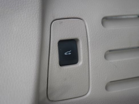 Used 2014 Lincoln MKX AWD w/ Equipment Group 102A image 17