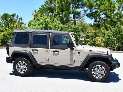 Used 2018 Jeep Wrangler Unlimited Rubicon w/ Connectivity Group AWD/4WD image 8