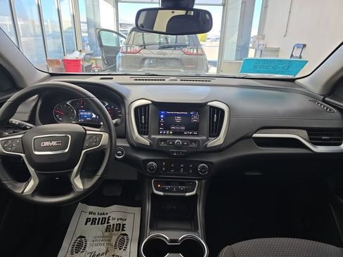 Used 2024 GMC Terrain SLE image 12