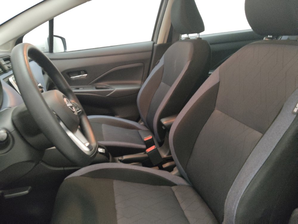 Used 2025 Nissan Versa SV FWD image 17