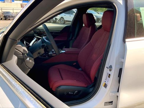 New 2024 BMW i5 eDrive40i w/ Premium Package image 9