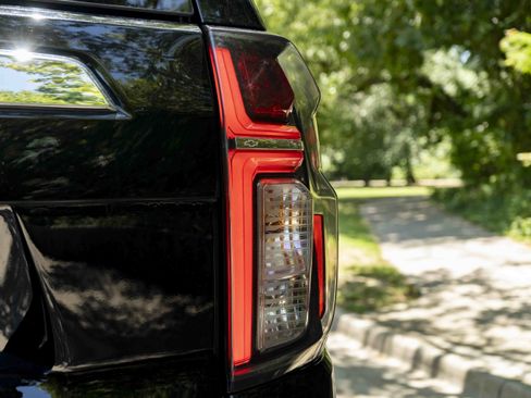 Used 2023 Chevrolet Tahoe Premier AWD/4WD image 13