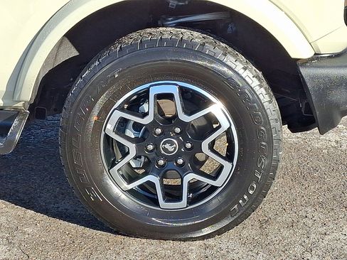 Certified 2025 Ford Bronco Outer Banks image 8