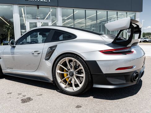 Used 2019 Porsche 911 GT2 RS RWD image 9