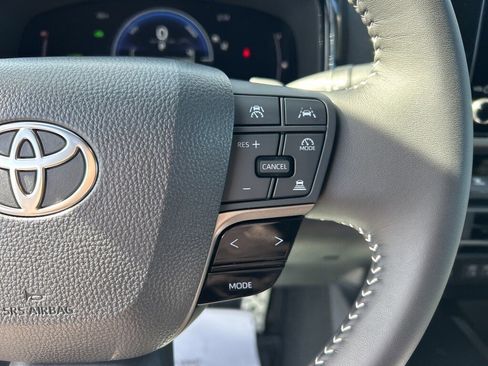 Used 2026 Toyota Camry SE image 9