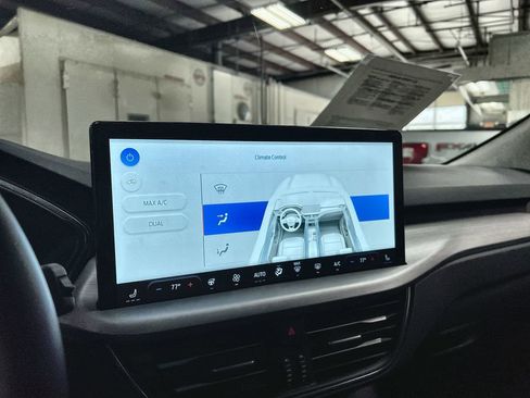 Used 2025 Ford Escape Platinum w/ Premium Technology Package image 37