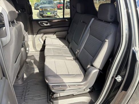 Used 2023 GMC Yukon XL SLE image 24