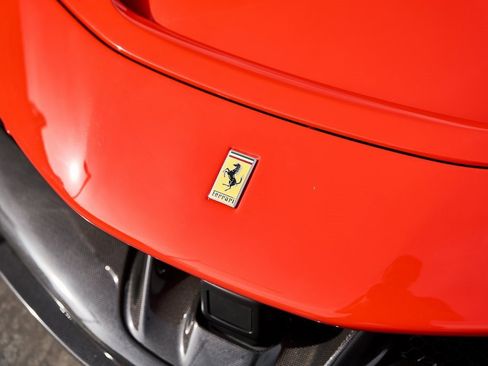 Used 2022 Ferrari SF90 Spider image 9