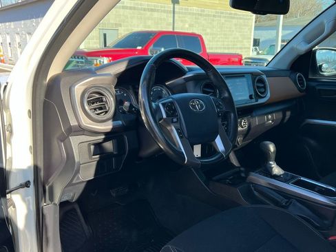 Used 2016 Toyota Tacoma SR5 image 12