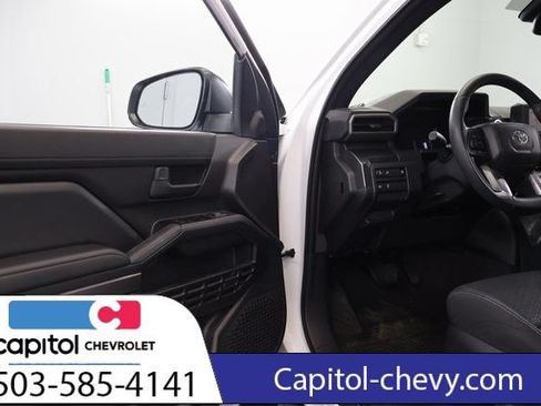 Used 2026 Toyota 4Runner SR5 AWD/4WD image 9