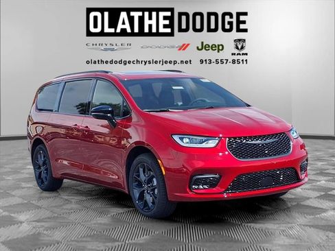 New 2026 Chrysler Pacifica Limited w/ S Appearance Package image 26