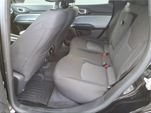 Used 2023 Jeep Compass Sport image 8