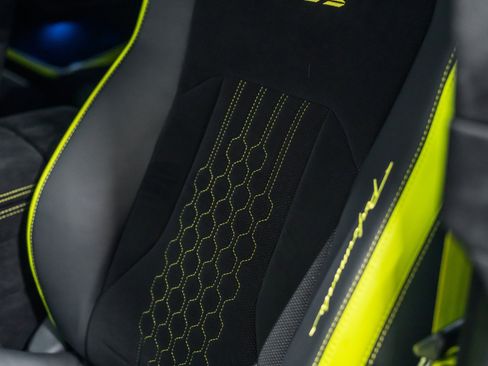 Used 2024 Lamborghini Urus Performante AWD/4WD image 27