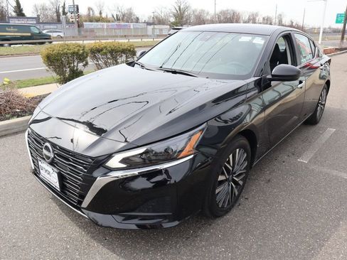 Certified 2025 Nissan Altima 2.5 SV FWD image 9