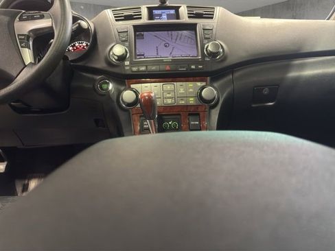 Used 2012 Toyota Highlander Limited w/ Tow Pkg AWD/4WD image 21
