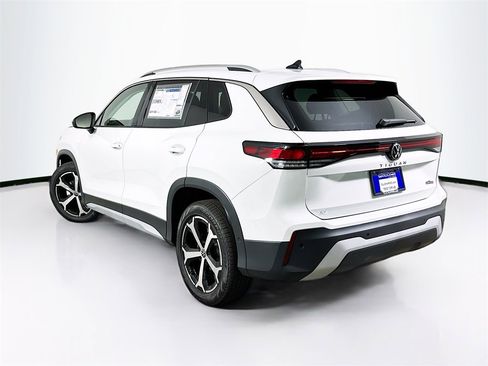 Used 2025 Volkswagen Tiguan SE image 6