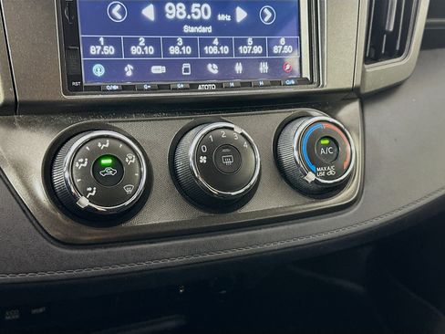 Used 2014 Toyota RAV4 LE FWD image 22
