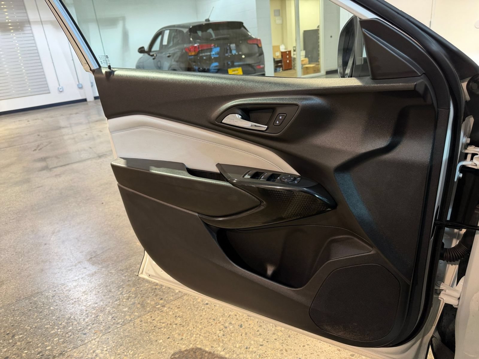 Used 2026 Chevrolet Trax LT FWD image 18