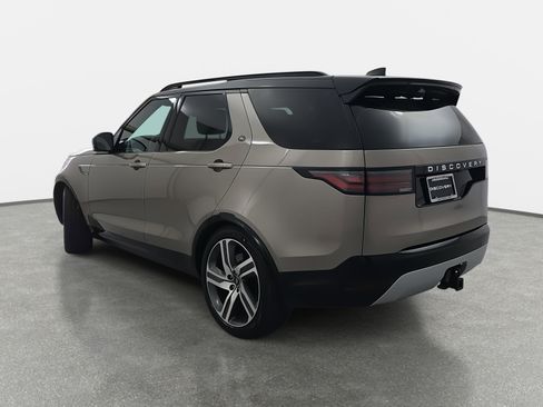Certified 2024 Land Rover Discovery Metropolitan Edition image 7
