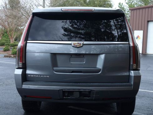 Used 2019 Cadillac Escalade ESV Luxury RWD image 4