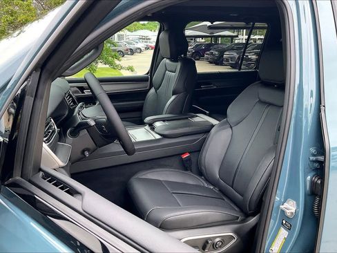 New 2026 Jeep Grand Wagoneer L Limited AWD/4WD image 9