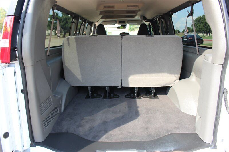 Used 2025 GMC Savana 3500 LT w/ LT Preferred Equipment Group RWD image 8