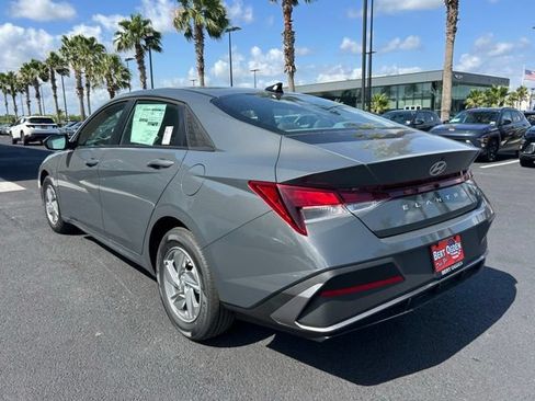 New 2026 Hyundai Elantra SE FWD image 5