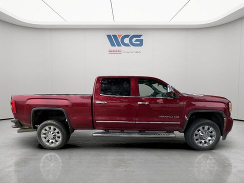 Used 2019 GMC Sierra 2500 Denali w/ Duramax Plus Package AWD/4WD image 3