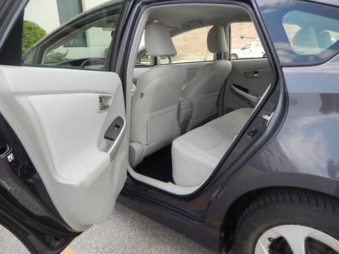 Used 2012 Toyota Prius Four image 30