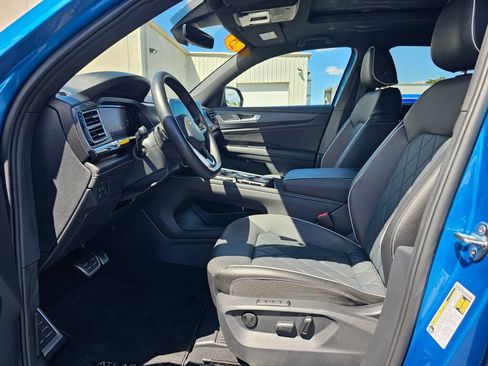 Certified 2025 Volkswagen Atlas Cross Sport SEL Premium R-Line AWD/4WD image 10