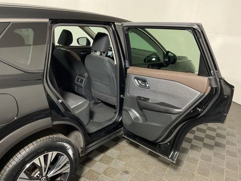 Used 2023 Nissan Rogue SV image 31