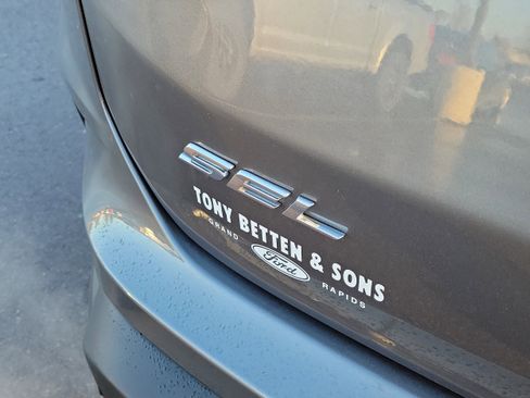 Used 2024 Ford Edge SEL w/ Convenience Package image 7