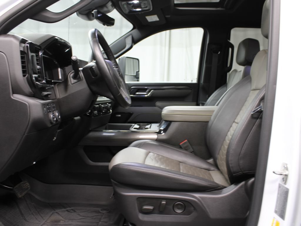 Used 2025 Chevrolet Silverado 2500 ZR2 w/ Technology Package AWD/4WD image 15