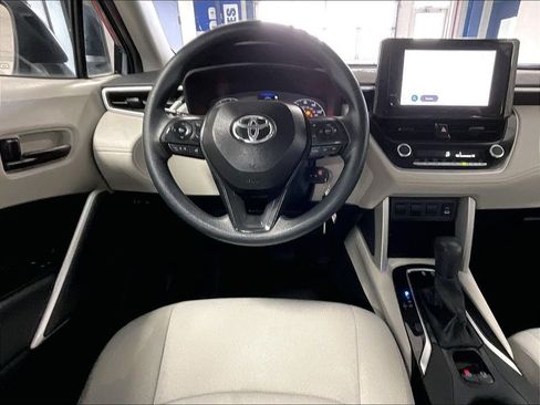 Used 2025 Toyota Corolla Cross L AWD/4WD image 17