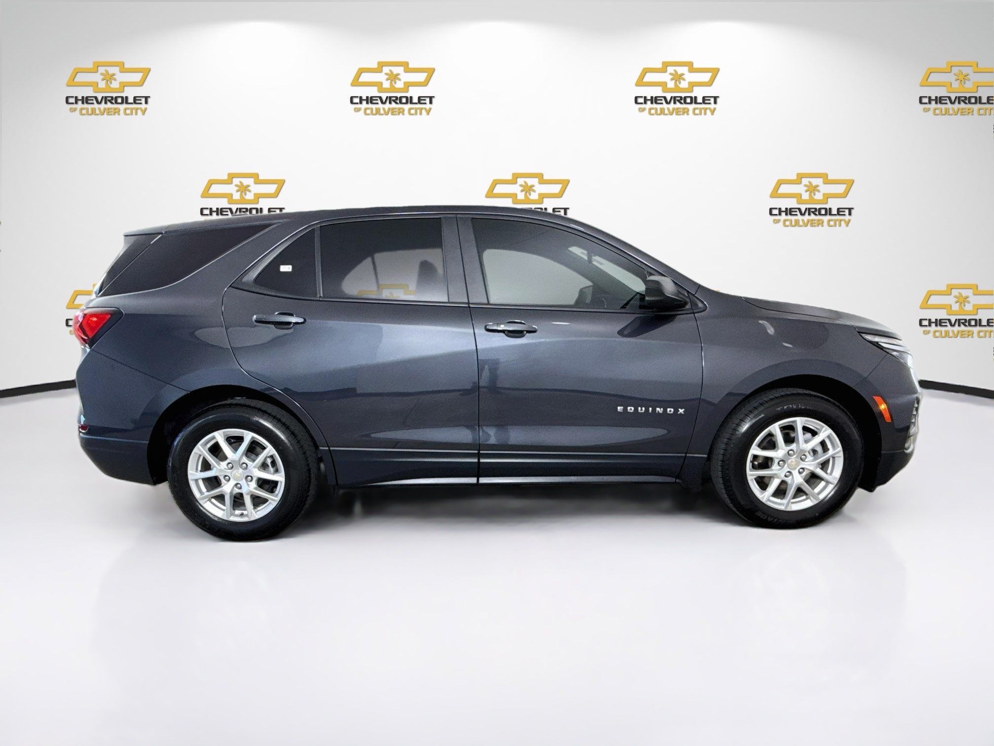 Used 2022 Chevrolet Equinox LS w/ LS Convenience Package FWD image 9