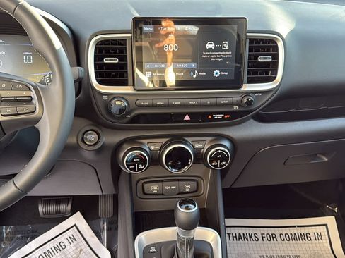 Used 2025 Hyundai Venue SEL image 19