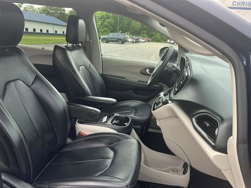 Used 2020 Chrysler Voyager Lxi FWD image 17