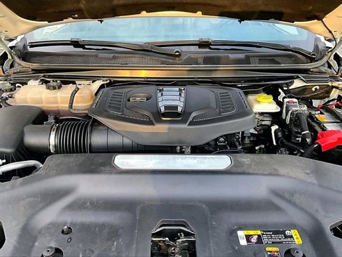 Certified 2024 Jeep Wagoneer L Series II w/ Flexible Seating Group image 38