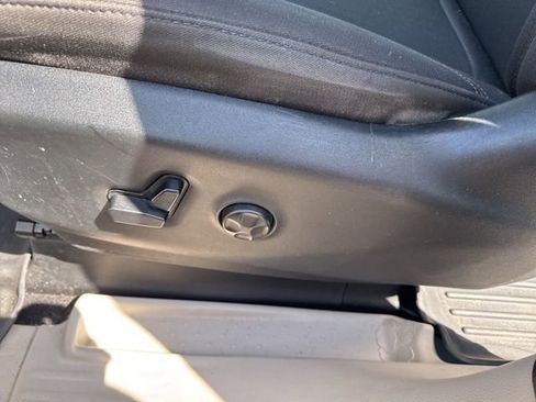 Used 2017 Chrysler Pacifica Touring w/ Tire & Wheel Group image 15