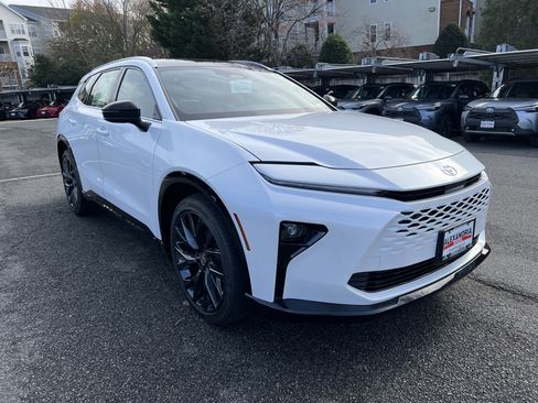 New 2025 Toyota Crown Signia image 3