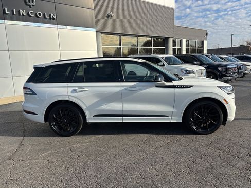 Certified 2023 Lincoln Aviator Reserve w/ Equipment Group 201A image 8