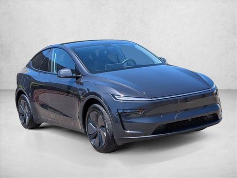 Used 2026 Tesla Model Y 2WD image 3