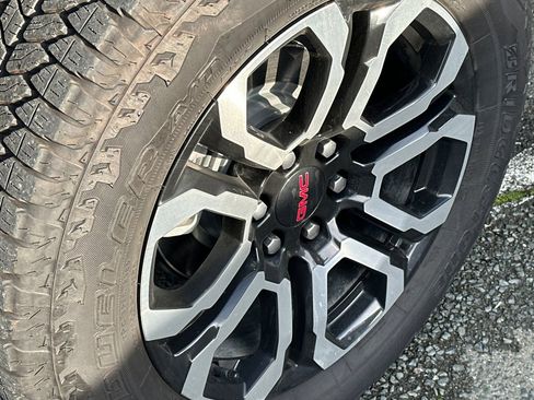 Used 2025 GMC Canyon AT4 w/ Nightfall Edition image 7