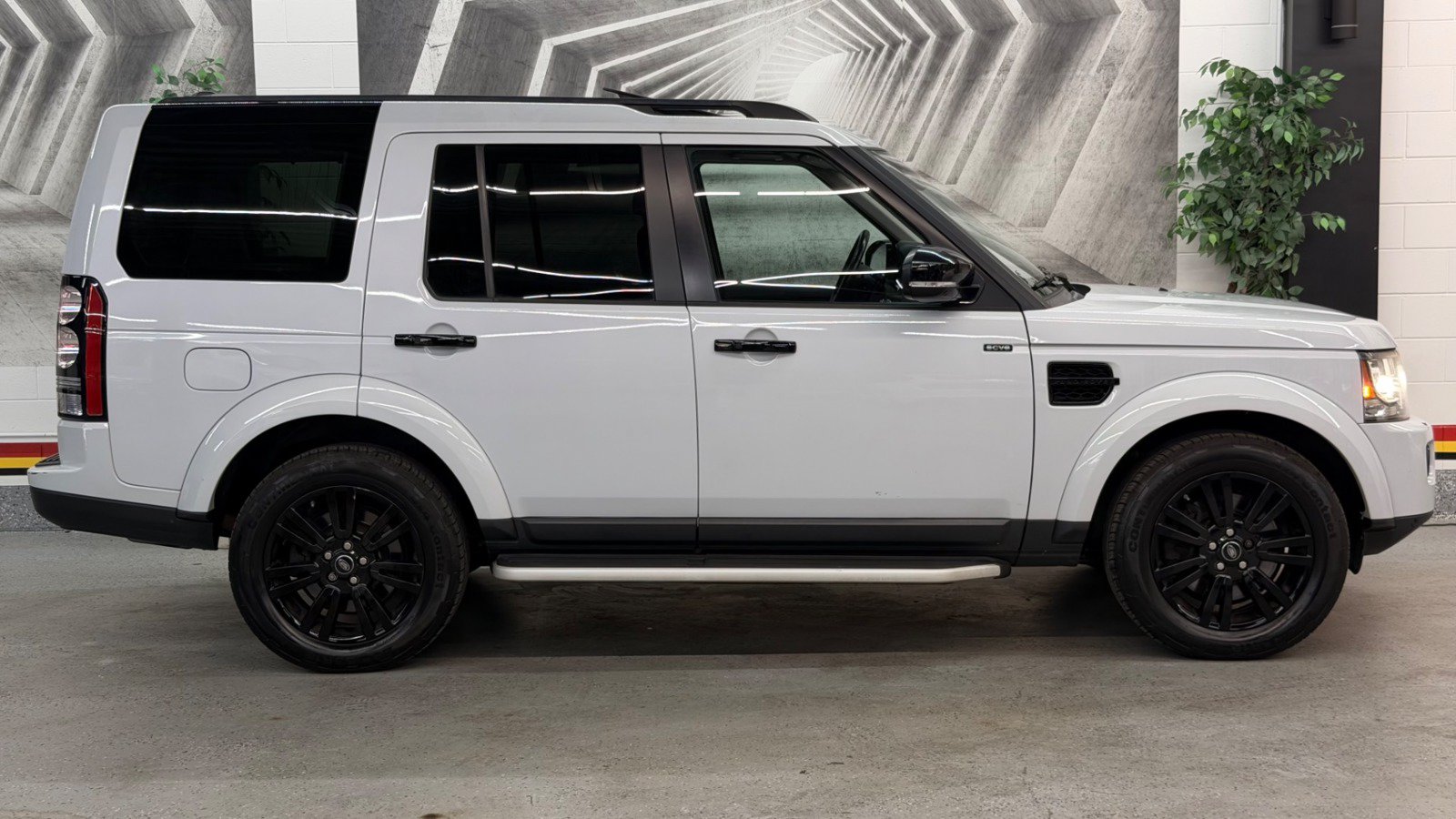Used 2016 Land Rover LR4 HSE AWD/4WD image 5